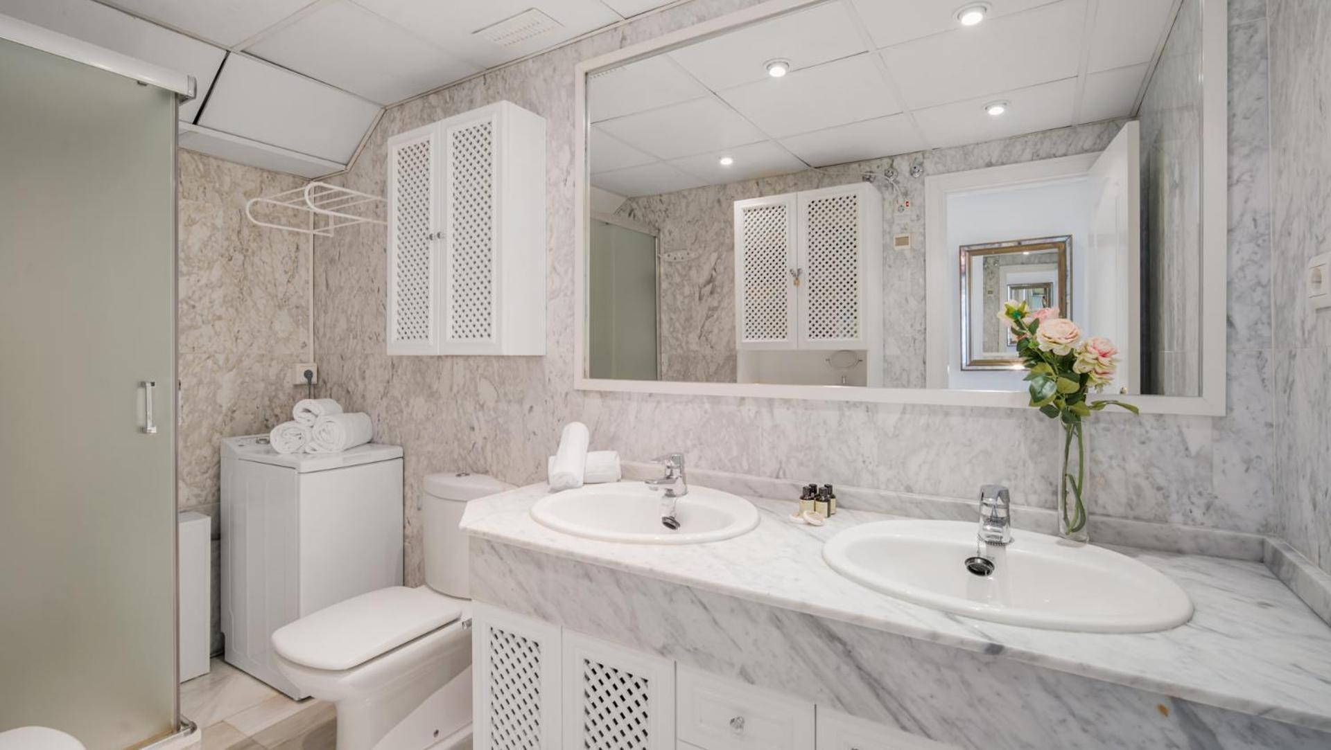 1 Bedroom Apartment, With Sea Views, In Medina Garden - Puerto Banus Lejlighed *