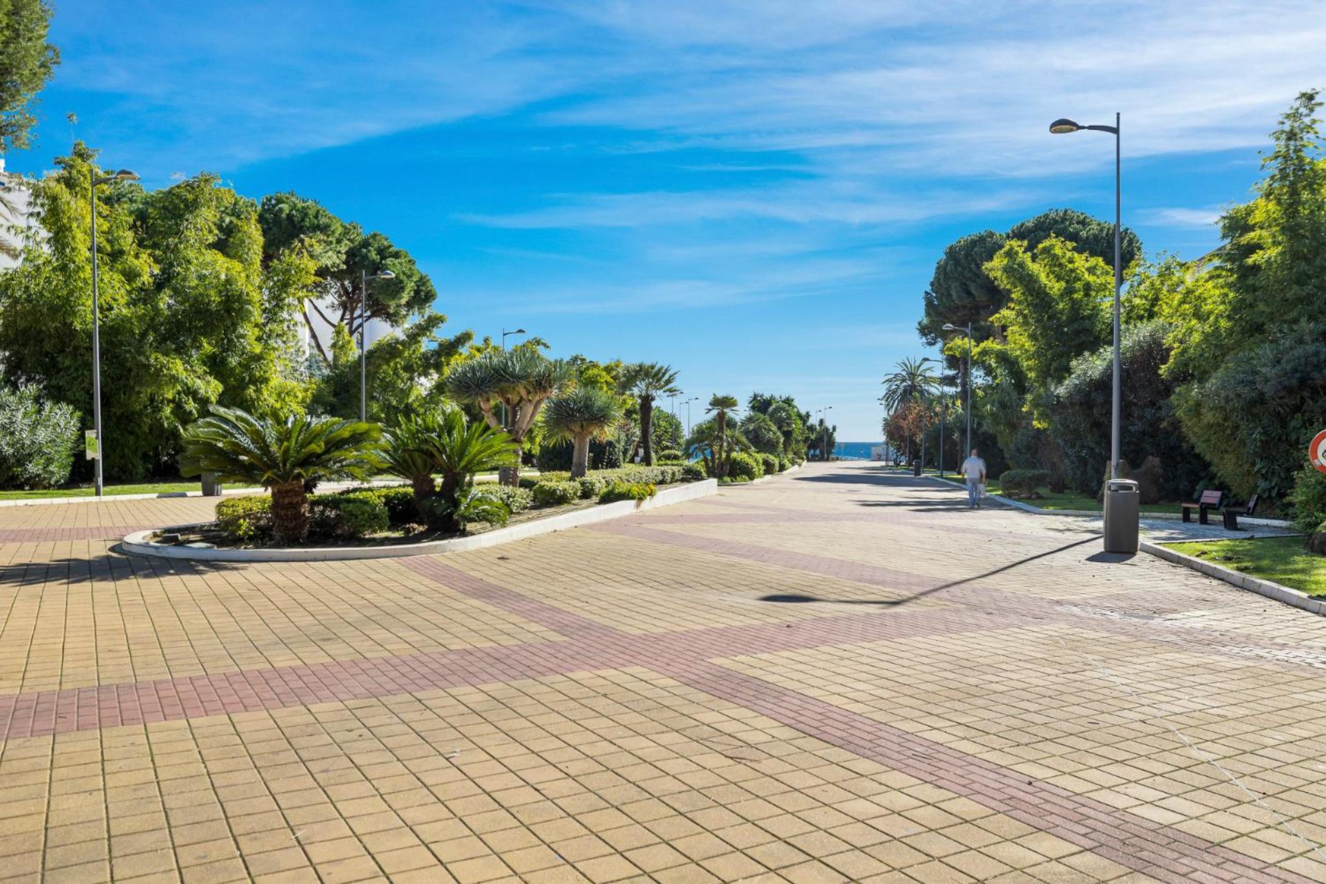 1 Bedroom Apartment, With Sea Views, In Medina Garden - Puerto Banus Marbella