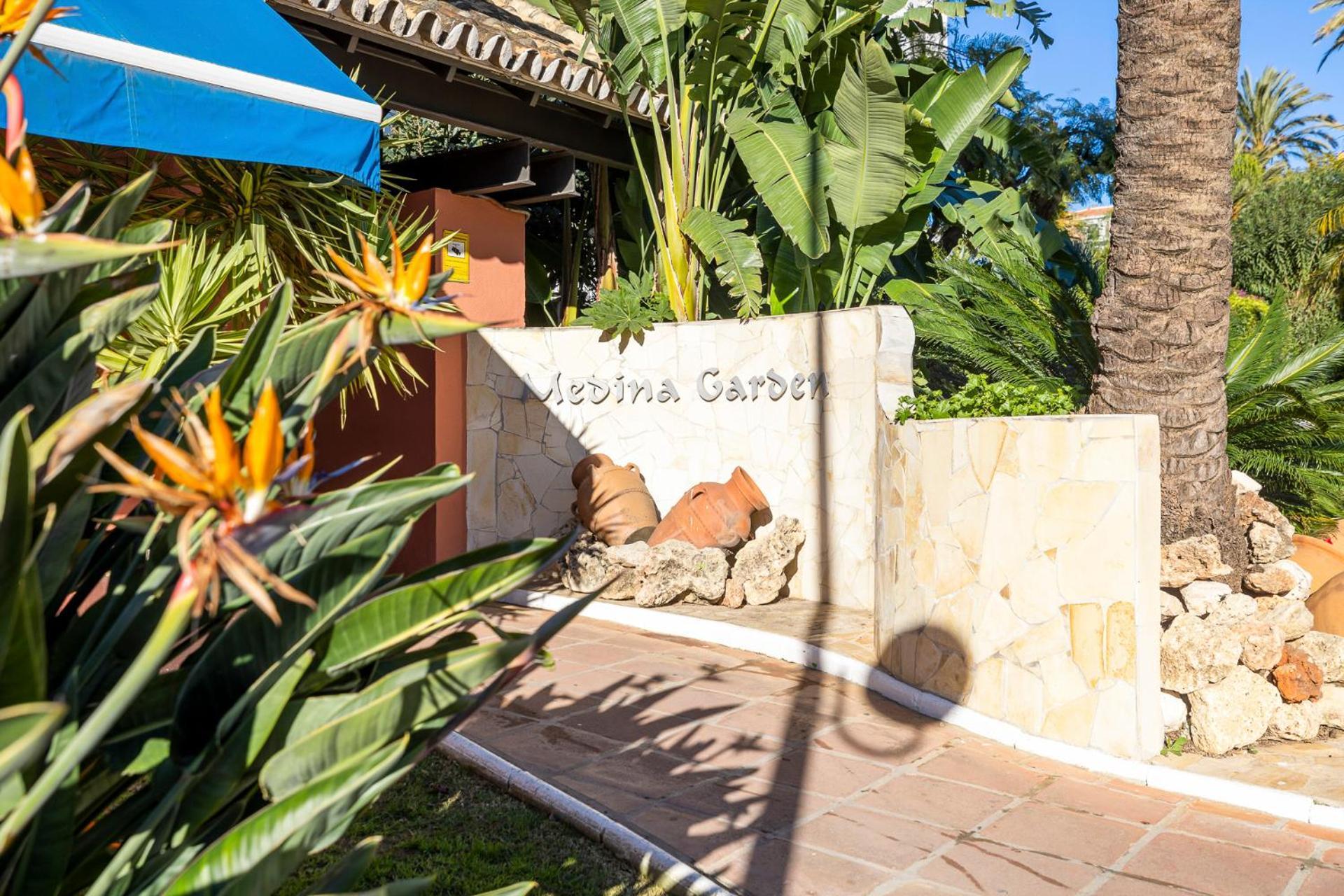1 Bedroom Apartment, With Sea Views, In Medina Garden - Puerto Banus Lejlighed