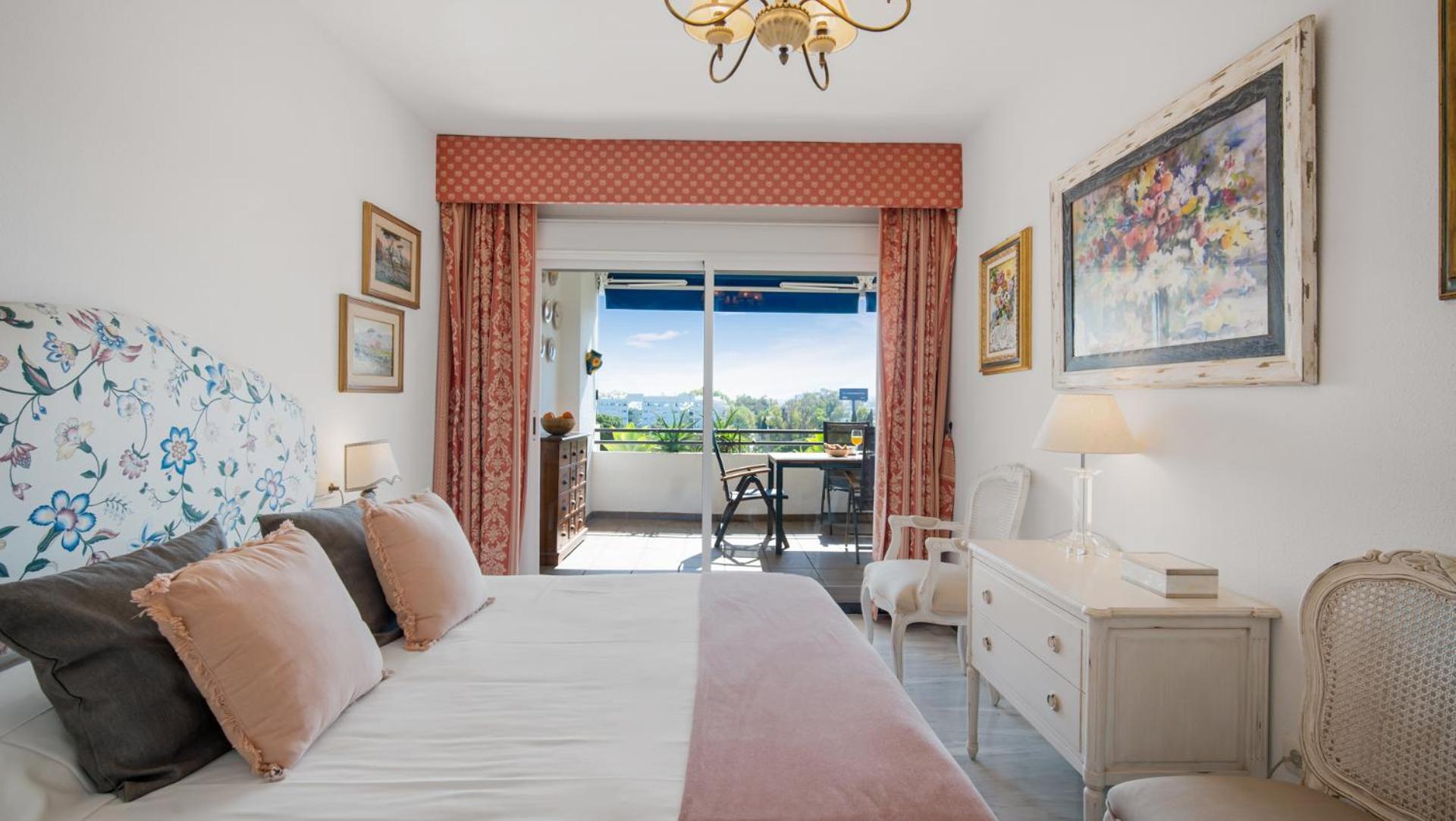 1 Bedroom Apartment, With Sea Views, In Medina Garden - Puerto Banus Lejlighed *